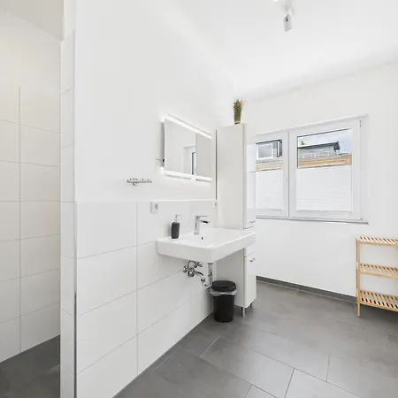 Schicke Neubau-apartments I Zentral I Parkplatz I Aufzug I 1-8 Personen